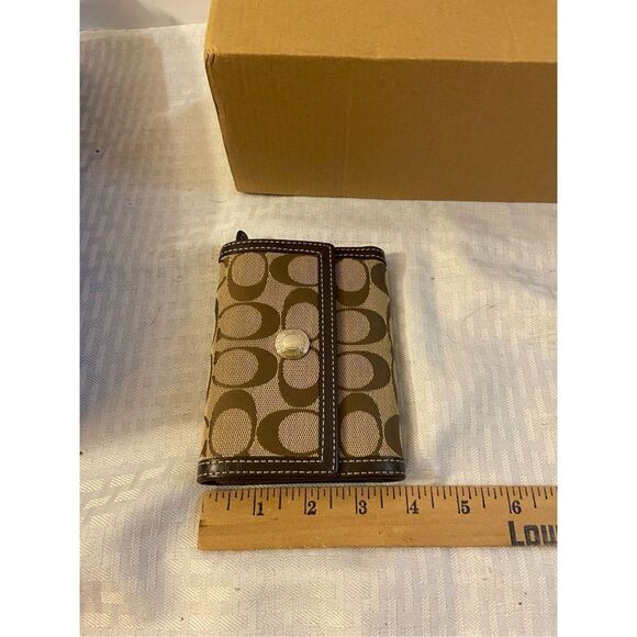 Coach signature 5x4” beige wallet snap - Picture 2 of 8